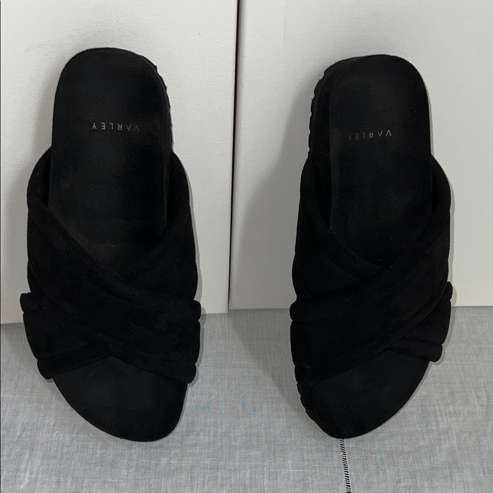EUC Varley Ronley quilted slides Black Size 8